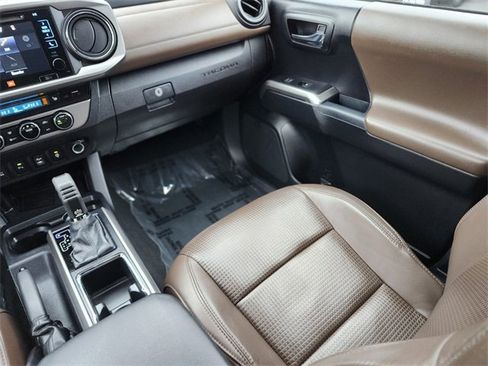 Used 2017 Toyota Tacoma Limited w/ Tow Package image 15