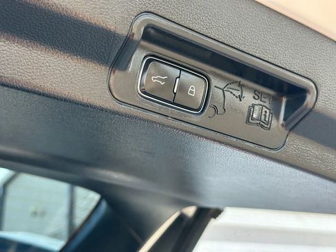 Used 2022 Ford Explorer XLT w/ Equipment Group 202A image 21