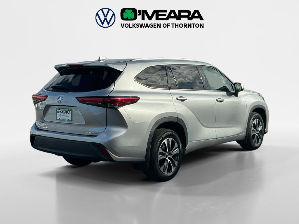 Used 2022 Toyota Highlander XLE AWD/4WD image 5