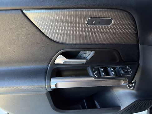 Used 2022 Mercedes-Benz GLB 250 image 11