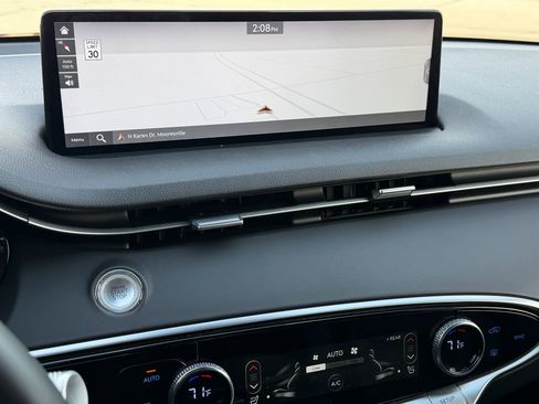 Used 2025 Genesis GV70 2.5T image 15