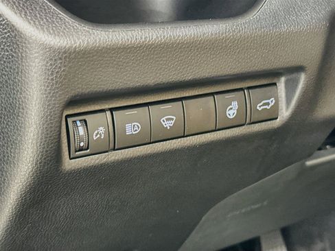 Used 2022 Toyota RAV4 XLE Premium AWD/4WD image 10