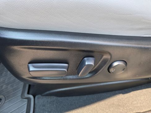 Used 2020 Toyota Sienna XLE Premium AWD/4WD image 40