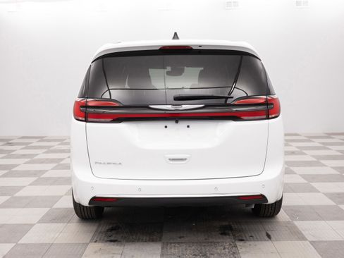 New 2026 Chrysler Pacifica Select FWD image 9