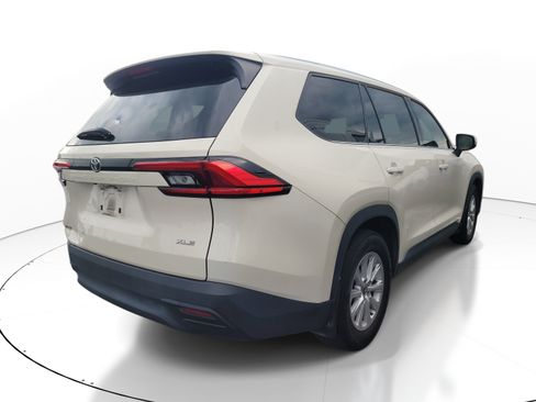 Used 2024 Toyota Grand Highlander FWD image 5