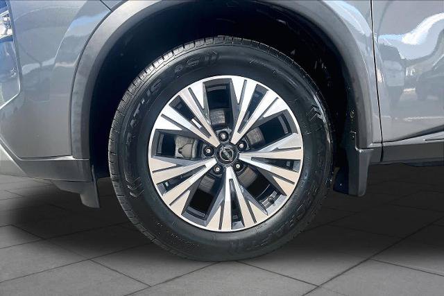 Certified 2022 Nissan Rogue SV FWD image 11