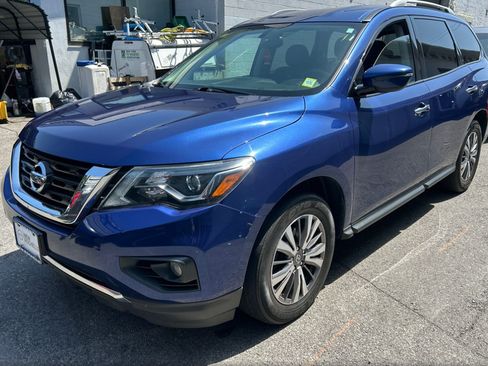 Used 2019 Nissan Pathfinder SV AWD/4WD image 1