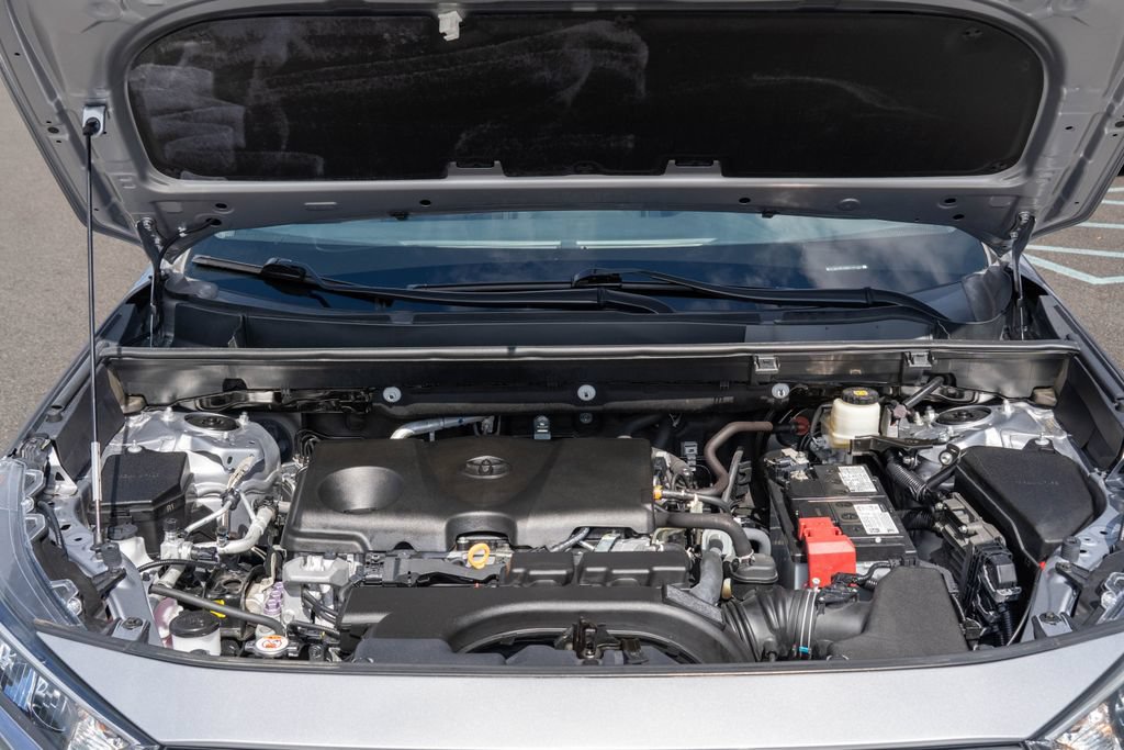 Used 2021 Toyota RAV4 XLE w/ Convenience Package FWD image 30