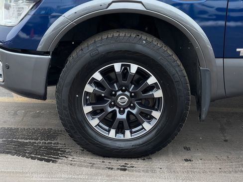 Used 2017 Nissan Titan PRO-4X w/ Pro-4x Convenience Package image 30