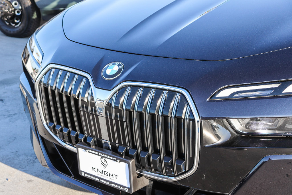 Used 2024 BMW 740i RWD image 6