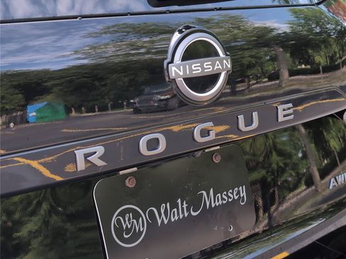 Used 2024 Nissan Rogue S AWD/4WD image 5