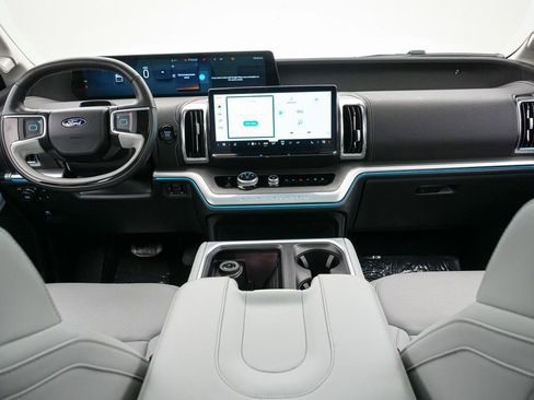 Certified 2025 Ford Expedition Platinum image 15