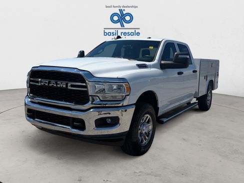 Used 2024 RAM 2500 Tradesman w/ Chrome Appearance Group AWD/4WD image 2