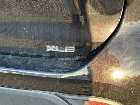 Used 2020 Toyota Highlander XLE image 7