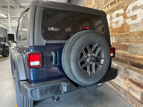 Used 2025 Jeep Wrangler Sport AWD/4WD image 12