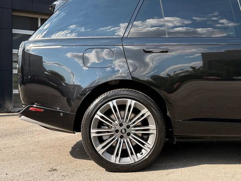 Used 2023 Land Rover Range Rover Long Wheelbase SE AWD/4WD image 10