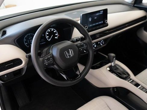 Certified 2025 Honda HR-V LX image 3