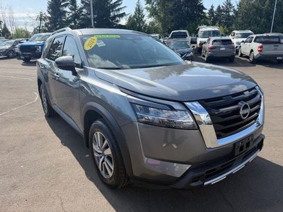 Used 2024 Nissan Pathfinder SL w/ Cargo Package