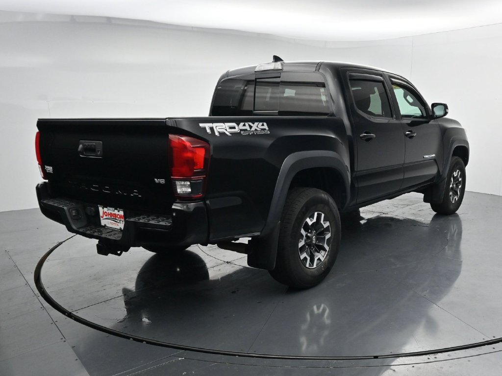 Used 2018 Toyota Tacoma TRD Off-Road w/ Technology Package AWD/4WD image 7