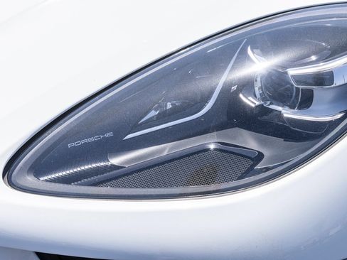 Used 2021 Porsche Macan AWD/4WD image 17