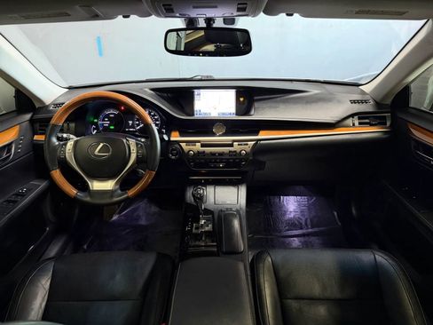 Used 2014 Lexus ES 300h w/ Luxury Package w/Bamboo Trim FWD image 10