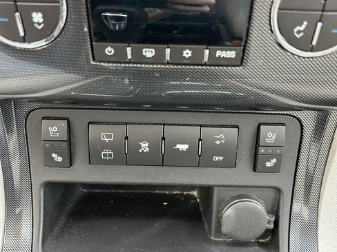 Used 2011 Chevrolet Traverse LTZ AWD/4WD image 10