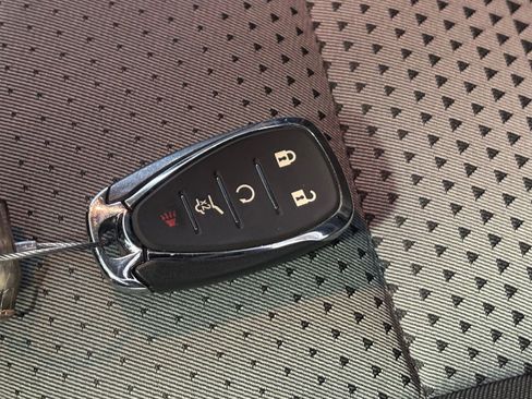 Used 2025 Chevrolet Trax LT image 25