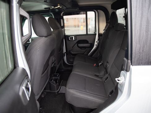 Used 2022 Jeep Gladiator Willys image 23