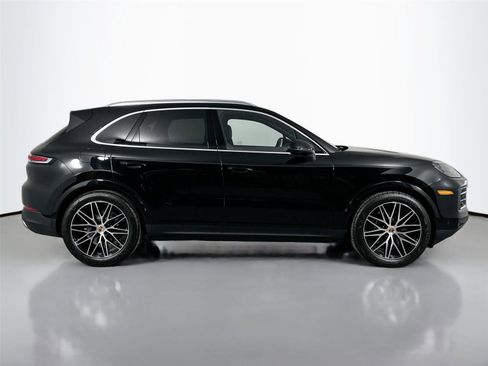 Certified 2025 Porsche Cayenne AWD/4WD image 8