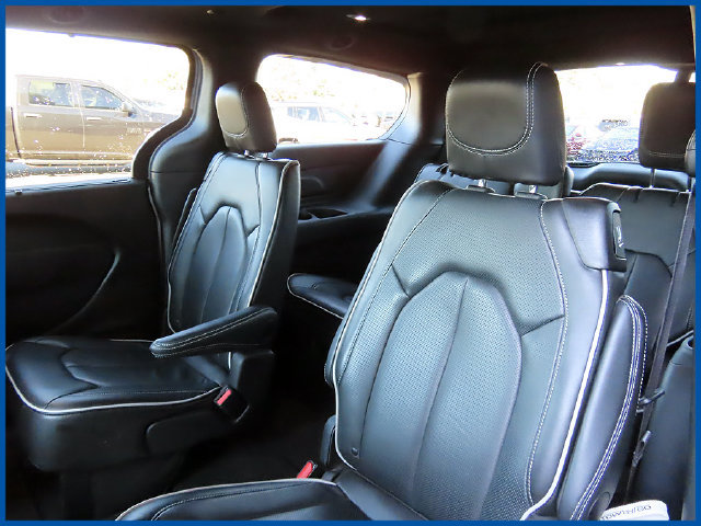 Used 2026 Chrysler Pacifica Limited w/ S Appearance Package FWD image 10