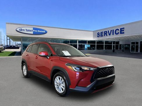 Used 2024 Toyota Corolla Cross LE AWD/4WD image 2