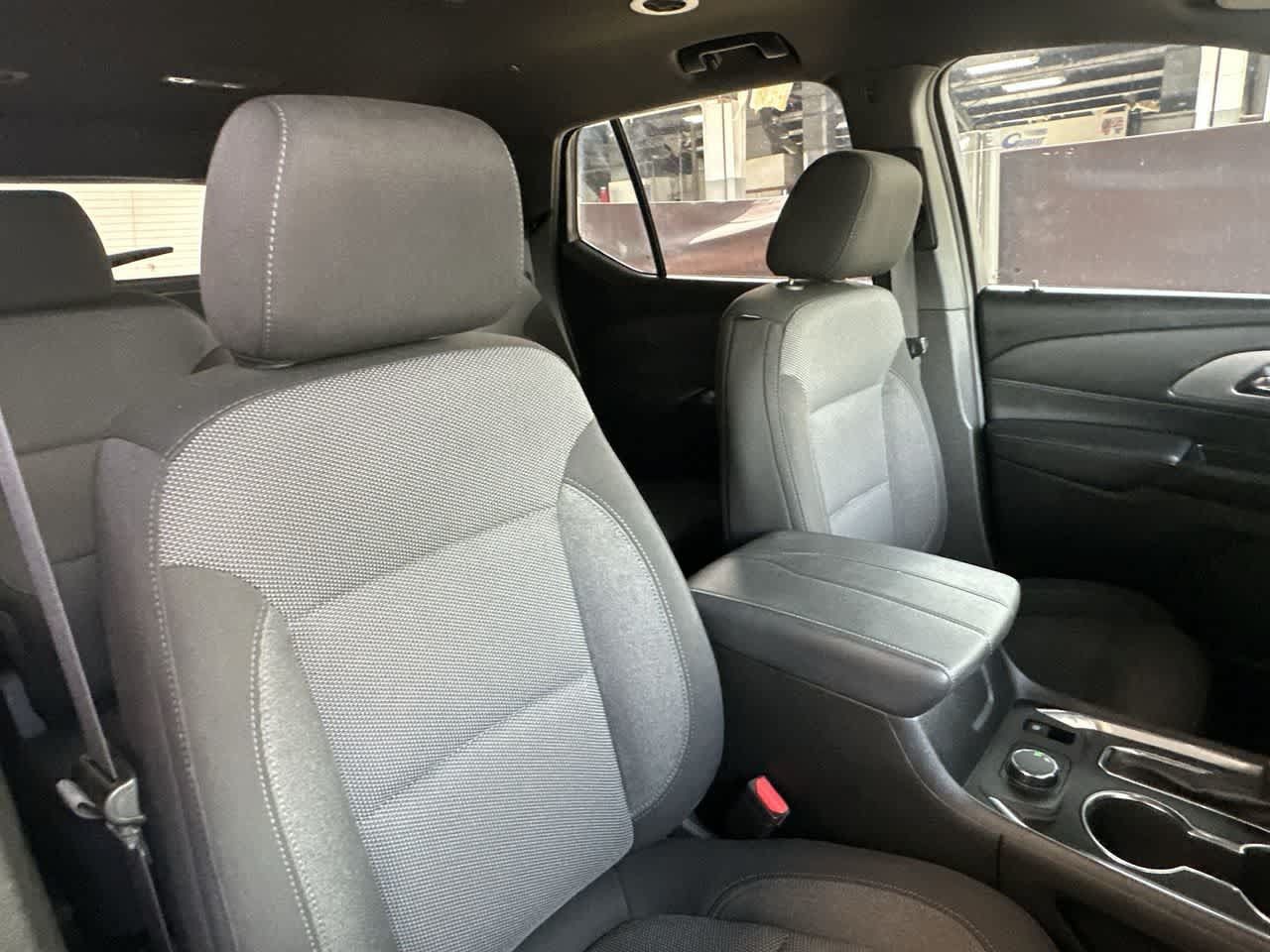 Used 2023 Chevrolet Traverse LT FWD image 27