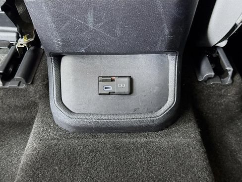 Used 2023 Toyota Highlander LE image 25