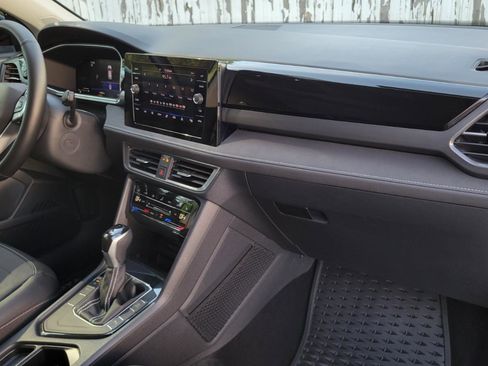 Certified 2025 Volkswagen Taos SE w/ Taos Adventure Package (SXB) FWD image 41