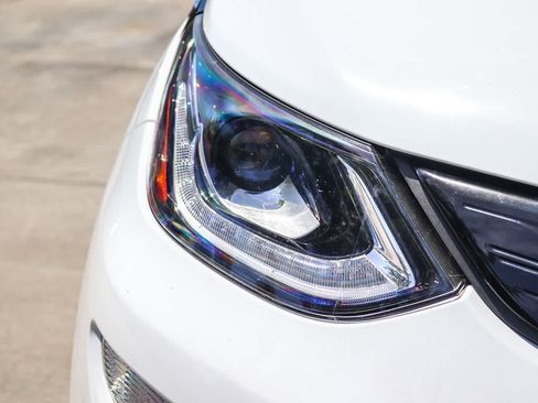 Used 2020 Chevrolet Bolt Premier w/ Infotainment Package FWD image 10