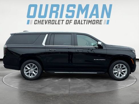 Used 2025 Chevrolet Suburban Premier AWD/4WD image 7
