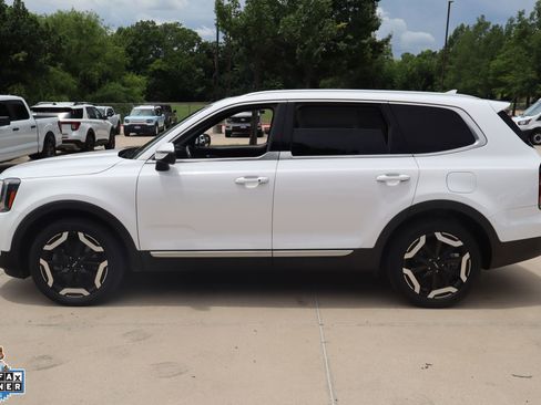 Used 2024 Kia Telluride EX w/ EX Captain's Chair Package FWD image 7