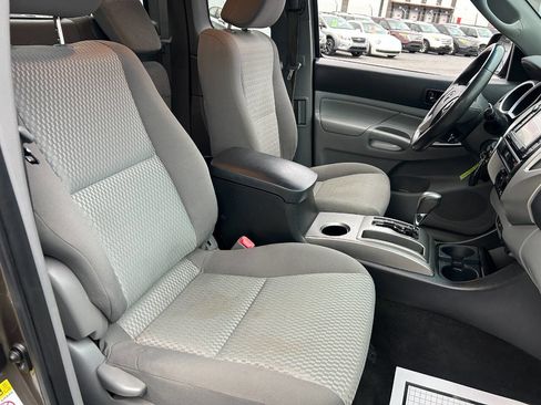 Used 2014 Toyota Tacoma 4x4 Access Cab w/ SR5 Package image 25