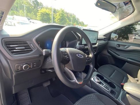 Certified 2025 Ford Escape Active w/ Tech Pack #1 FWD image 9