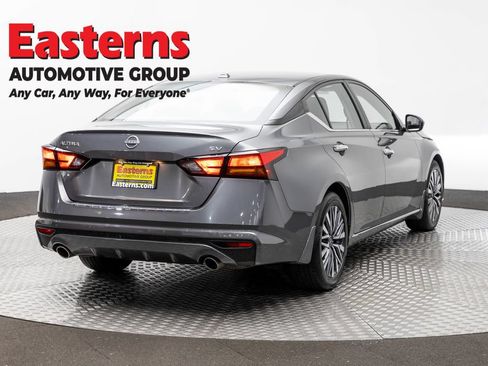 Used 2023 Nissan Altima 2.5 SV w/ SV Premium Package FWD image 5