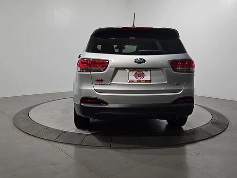 Used 2017 Kia Sorento AWD image 4