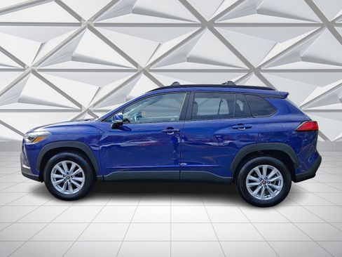 Used 2023 Toyota Corolla Cross LE image 6