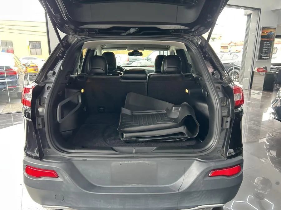 Used 2016 Jeep Cherokee Limited AWD/4WD image 9