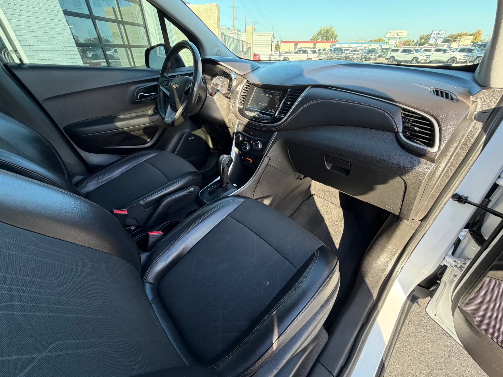 Used 2019 Chevrolet Trax LT w/ Sun & Sound Package AWD/4WD image 14