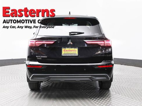 Used 2025 Mitsubishi Outlander ES image 6