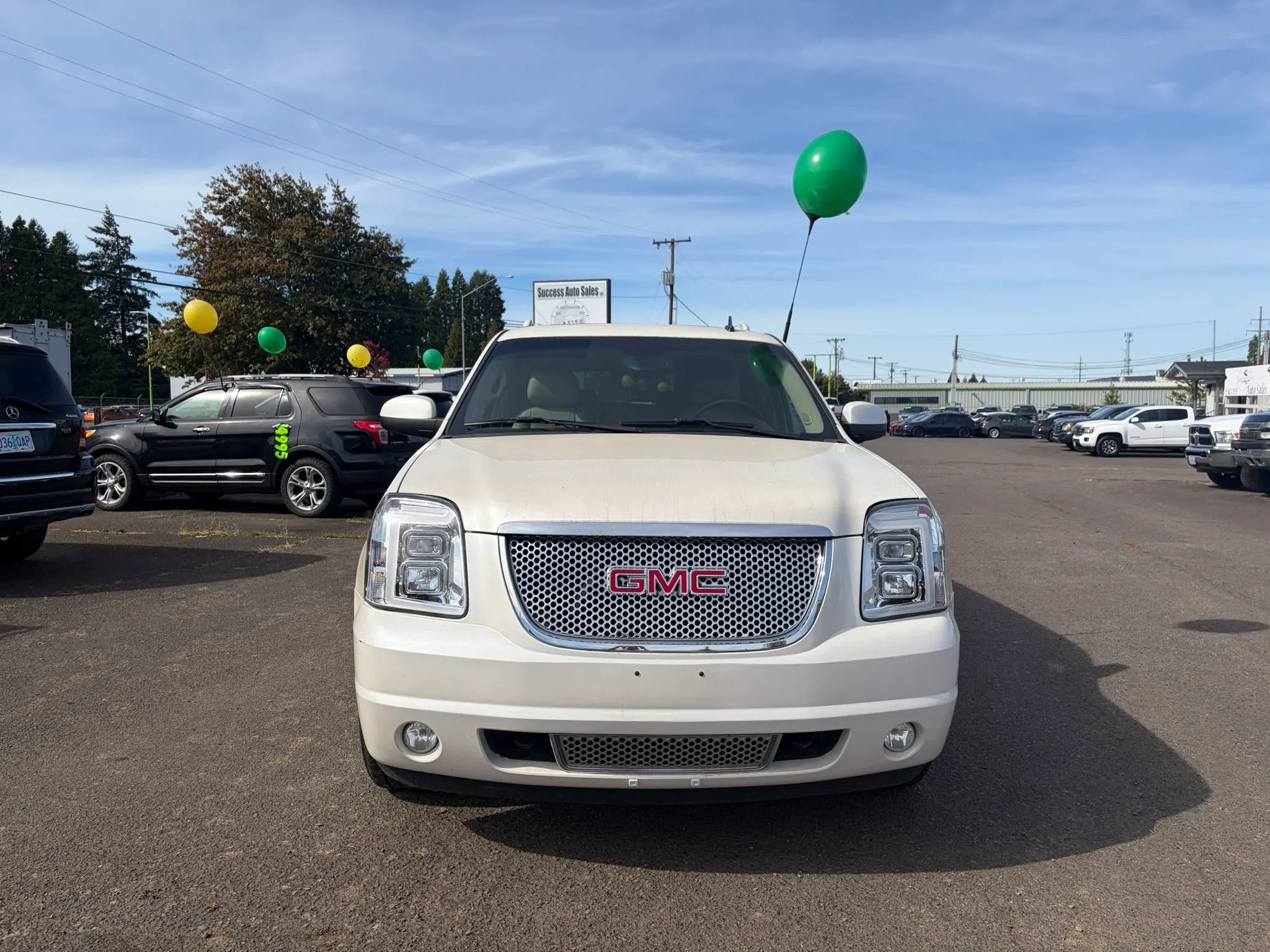 Used 2012 GMC Yukon XL Denali AWD/4WD image 8