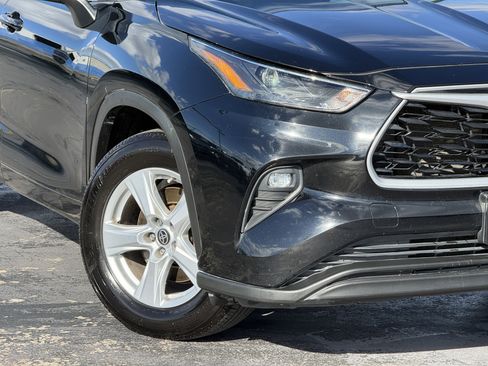 Used 2022 Toyota Highlander LE image 9
