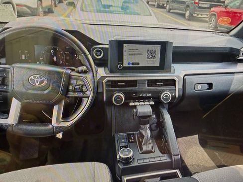 Used 2025 Toyota 4Runner SR5 AWD/4WD image 6