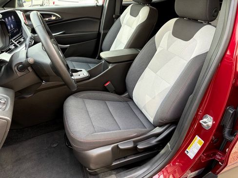 Used 2024 Chevrolet Trax RS w/ Driver Confidence Package FWD image 9