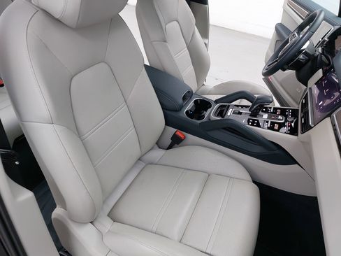 Certified 2023 Porsche Cayenne image 12
